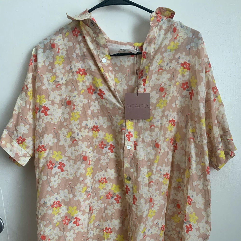 Acacia mambassa size M shirt in Cherry Blossom